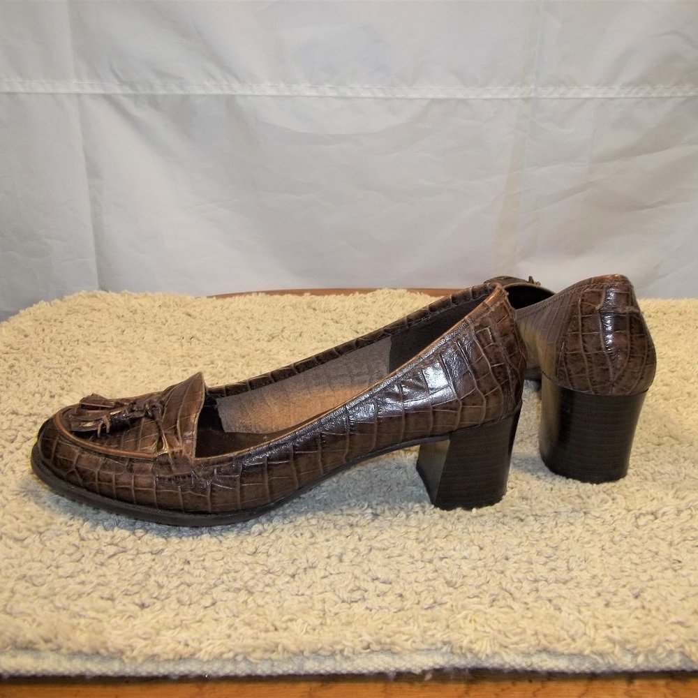 Nine & Co. Brown Croc-Embossed Mid Block Heel Loafers